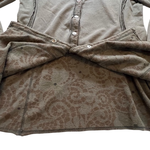 Vintage City Lights Olive Green Hooded Jacket Snap Front pockets Medium
Y2K - Picture 14 of 14